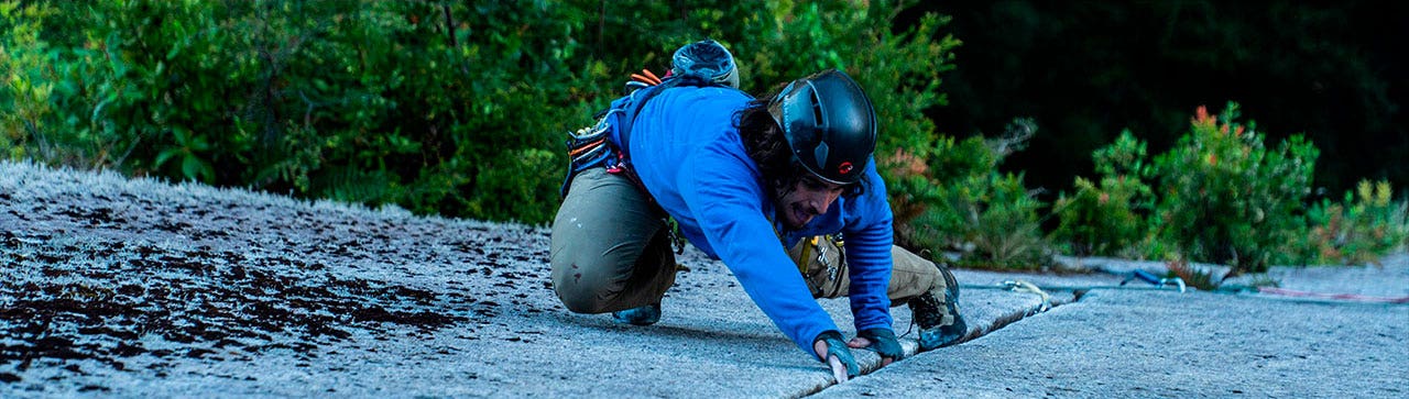 escalada en piedra en río la junta